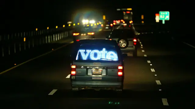Австомобиль с призывом голосовать