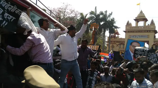 दलितों से समर्थन में प्रदर्शन