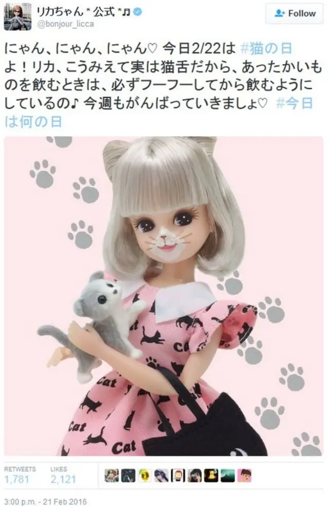 Japon Barbie'si Licca-chan Kedi Günü için özel kedili giysi giymiş