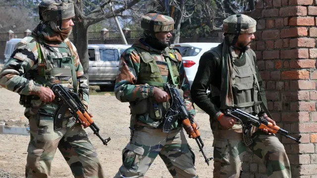 انڈین فوج کے ترجمان کے مطابق یہ مبینہ شدت پسند حزب مجاہدین سے وابستہ تھے