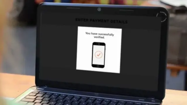 Los usuarios deberán parpadear frente a la cámara para demostrar que no es una foto. 