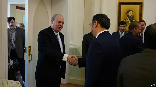 د سولې څلور اړخیزو خبرو کې د امریکايي پلاوي مشري ډېوېډ اې لېنډول کوي