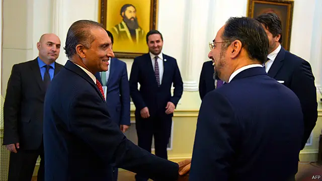 د سولې څلورم پړاو خبرو کې د پاکستاني پلاوي مشري د بهرنیو چارو سکرتر اعزاز احمد چوهدري کوي