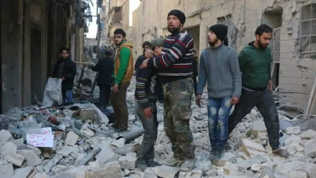 Sau một trận không tập tại khu vực do phe nổi dậy kiểm soát ở huyện Kalasa tại Aleppo (4/2/2016)