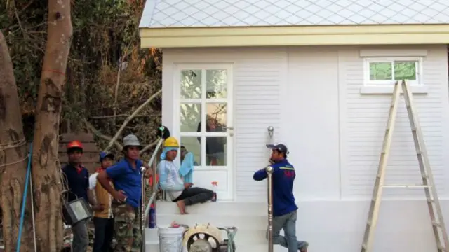 အိမ်သာကို သီတင်း နှစ်ပတ်လောက် အချိန်ယူ ဆောက်ခဲ့တယ်လို့ ဆို။