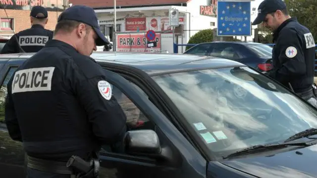 比利时内政部长说，这一措施将暂停欧洲申根护照免检的规定，“如果有必要，将不断延长这一措施”。（资料图片）