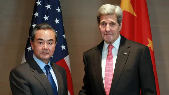 圖為中國外交部長王毅2月12日在德國慕尼黑會見美國國務卿克里。