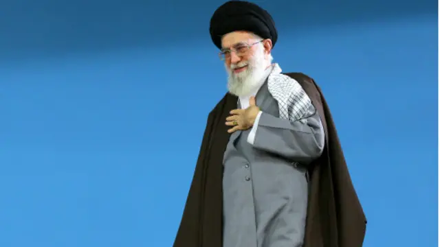 آیت الله خامنه ای یکشنبه شب برای اولین بار پس از انتخابات اظهار نظر می کرد