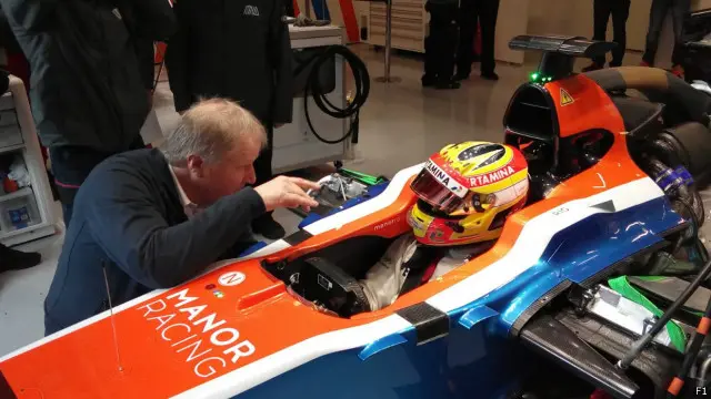 Dalam ajang di Australia dan Bahrain, pembalap Indonesia, Rio Haryanto memulai balapan pada posisi berbeda.