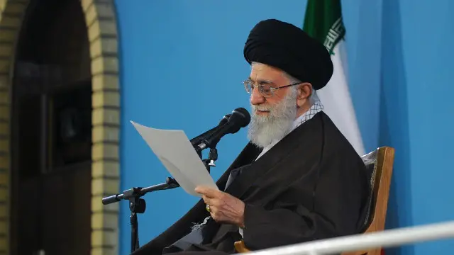 خامنئي يعبر عن ثقته في البرلمان الذي ستتمخض عنه الانتخابات