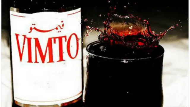 Бывший боевик рассказал, что бойцы ИГ инсценируют кровопролитие с помощью напитка "Вимто"