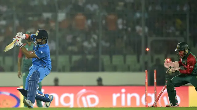 سریش رائنا نے 13 گیندوں میں 13 رنز بنائے اور ان کو محموداللہ نے آؤٹ کیا۔