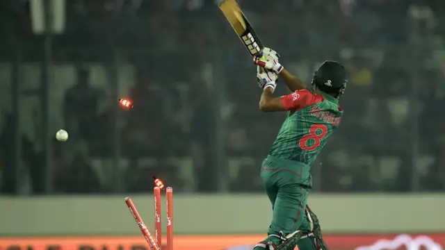 بھارت نے بنگلہ دیش کو جیتنے کے لیے 167 رنز کا ہدف دیا۔ تیسرے اوور میں نہرا نے بھارت کو کامیابی دلوائی جب انھوں نے متھن کو بولڈ کیا۔