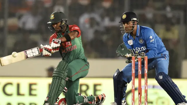 بنگلہ دیش کی جانب سے صرف صرف صابر رحمان ہی عمدہ کھیل پیش کر سکے۔ انھوں نے 55 گیندوں میں 44 رنز بنائے۔