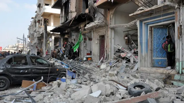 IŞİD'in Suriye'nin Humus kentinde bomba yüklü araçlarla düzenlediği son saldırılarda 60'tan fazla kişi öldü.