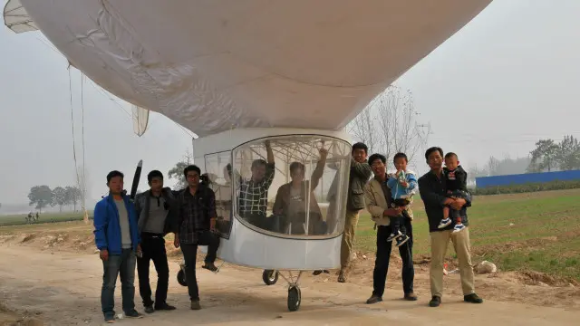 Equipe envolvida no projeto; inventor tomou dinheiro emprestado de familiares e gastou cerca de R$ 180 mil na empreitada.