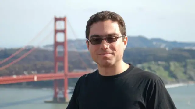 والدة سياماك تقول إنه محتجز في إيران منذ 4 شهور.