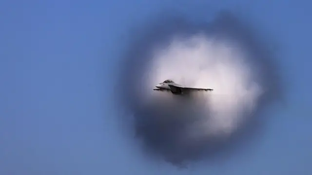 Эффект Прандтля-Глоерта наиболее ярко выражен при полетах в теплой, влажной атмосфере