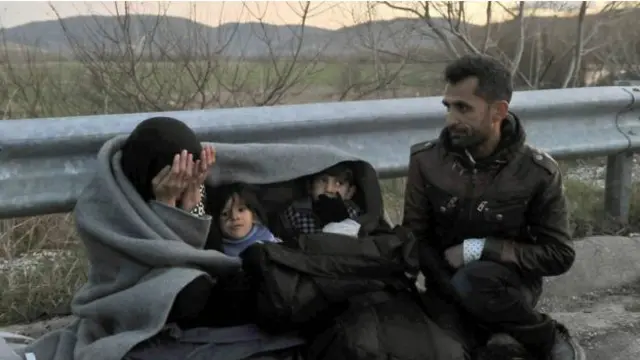 یورپی کمیشن نے پیر کی صبح پناہ گزینوں پر آنسو گیس کے استعمال کے بعد مقدونیہ پر تنقید کی۔