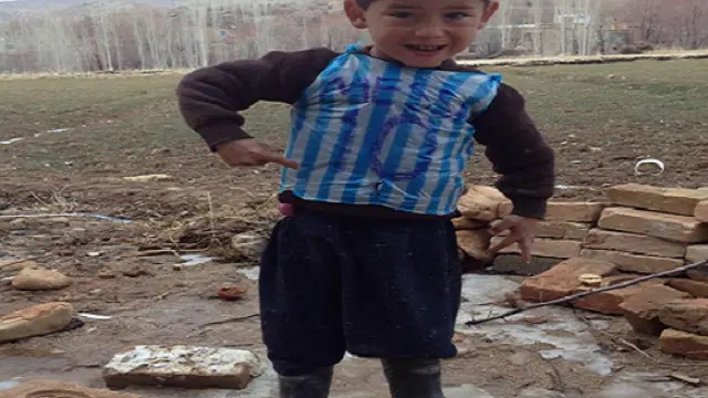 والد مرتضى يقول إنه فقير جدا لدرجة لا تمكنه من شراء قميص حقيقي