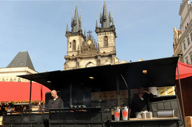 Одна из колбасных палаток Праги, Старый город