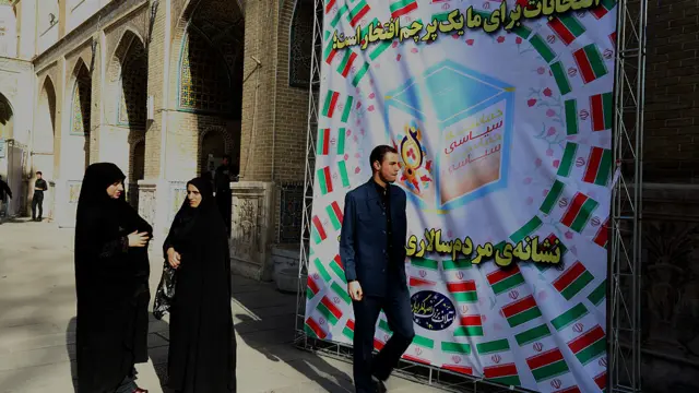 ایران میں جمعہ کے روز ایران کی پارلیمان اور شوری نگہبان کے انتخاب ہو رہے۔