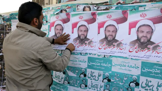 اصلاح پسند اور اعتدال پسندوں کا کہنا ہے کہ وہ ملک میں سرمایہ کاری کو فروغ دینے پر توجہ دے رہے ہیں جس سے روزگار بڑھنے کے امکانات پیدا ہوں گے