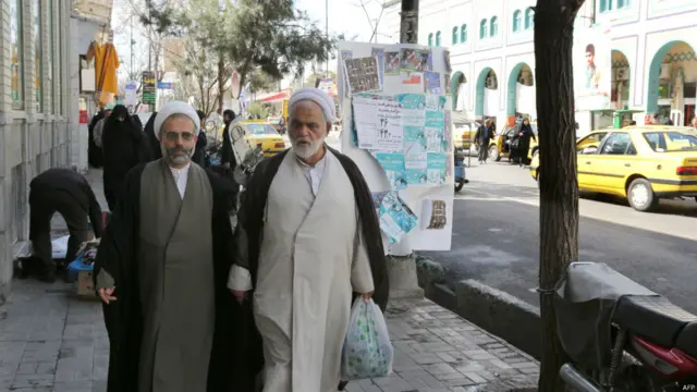 ان انتخابات میں 586 خواتین بھی امیدوار ہیں۔