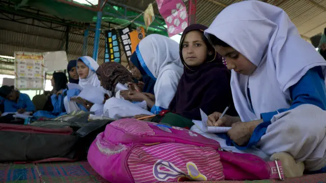 وزیرِ تعلیم نے اعتراف کیا کہ مڈل سکول کی سطح سے آگے سرکاری سکولوں کے معیار پر مزید کام کرنے کے ضرورت ہے