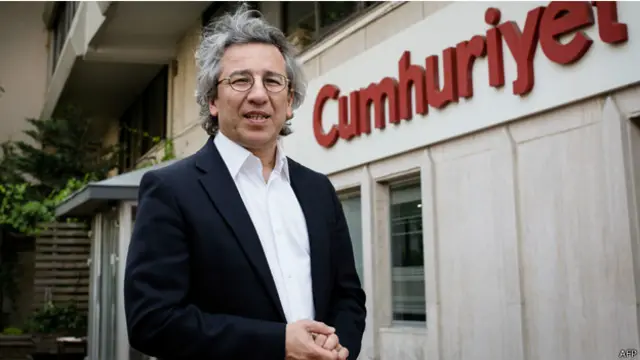 دوندار رئيس تحرير صحيفة (جمهوريت) العلمانية