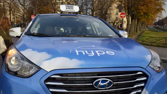 O veículo consome hidrogênio e expele água.