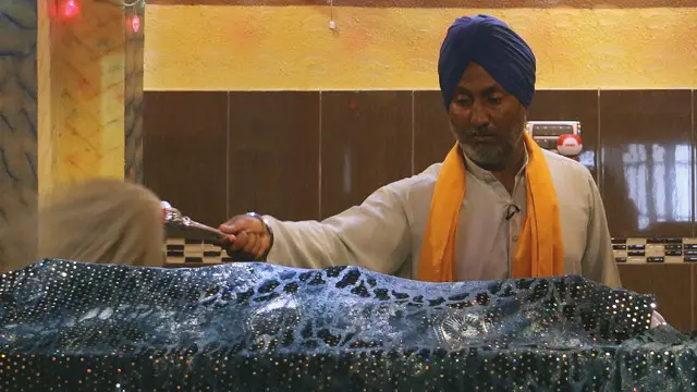 سنہ 2005 تک ہاسا نند کہلائے جانے والے جگجیت سنگھ نے اپنی اہلیہ اور بچوں سمیت خاندانی مذہب ترک کر کے سکھ برادری میں شمولیت اختیار کی ہے