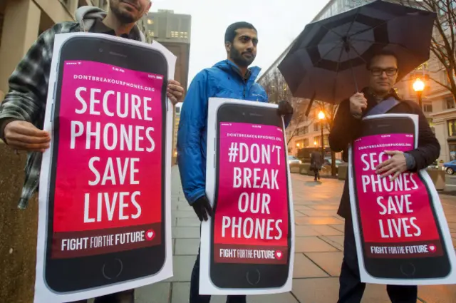 Пикет в поддержку Apple