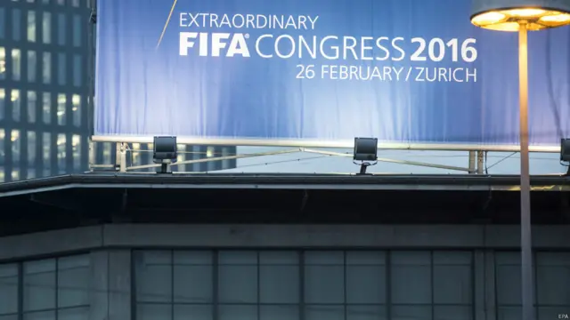 选举将在格林尼治标准时间12时举行，预计将举行几轮投票。