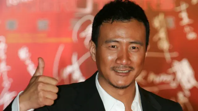 胡军表示只是参加祈福法会，根本不知道现场会有怎样的人。