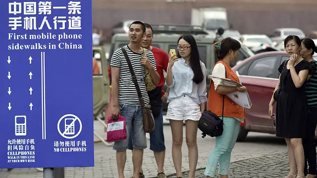 Y ese programa de televisión estadounidense inspiró a la municipalidad de Chongqing, en China, a crear sendas para smombies.