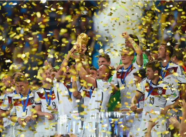 El nuevo presidente de la FIFA tratará de aumentar el número de países en la fase final de los mundiales.