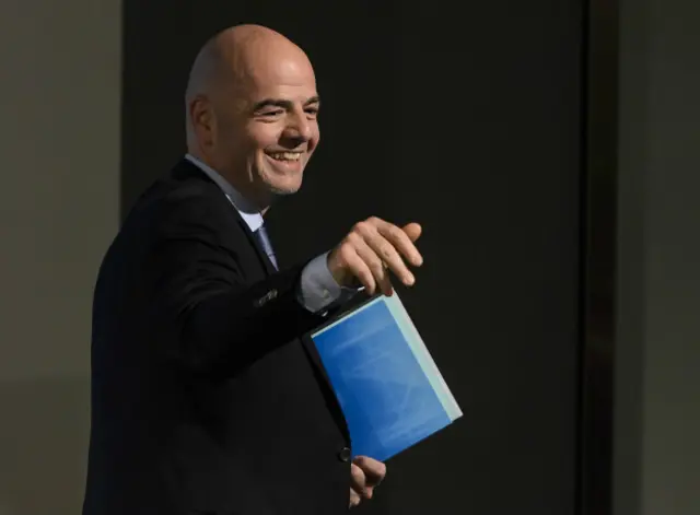 Infantino sorprendió al lograr ser electo en la segunda ronda de votación, superando al jeque Salman Al Khalifa.
