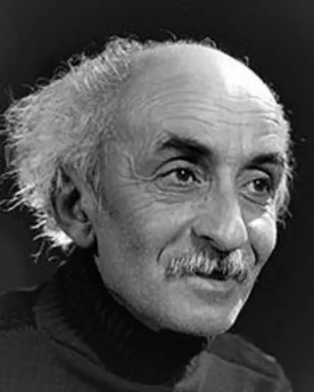 علی نوری اسفندیاری، متخلّص به «نیما یوشیج» که «یاد بعضی نفرات» روشنش می دارد.