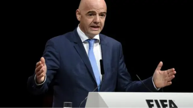 Infantino akiwahutubia wajumbe
