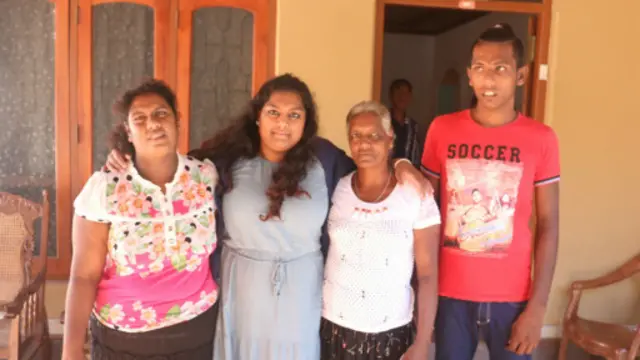 ෆිලීෂියා තම පවුලේ සාමාජිකයන් සමග