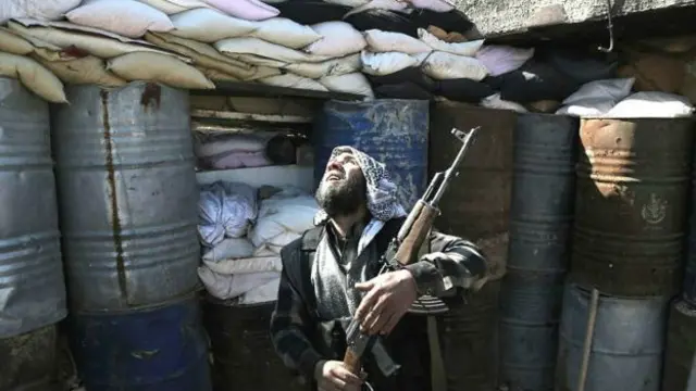 Cümə günü Syria üsyançılarının mövqeləri aviazərbələrə məruz qalıb.