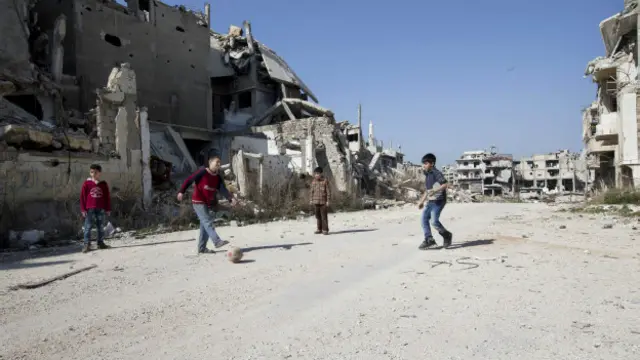 Сирийская армия и 17 вооруженных формирований обязались соблюдать режим прекращения огня по соглашению, достигнутому при посредничестве России и США