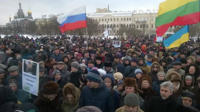 Не менее тысячи человек приняли участие в митинге в Санкт-Петербурге
