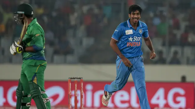 نویں اوور کے اختتام پر پاکستان کا سکور چھ وکٹوں کے نقصان پر 43 ہے۔