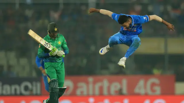 پاکستان نے بھارت کو جیت کے لیے 84 رنز کا ہدف دیا ہے۔