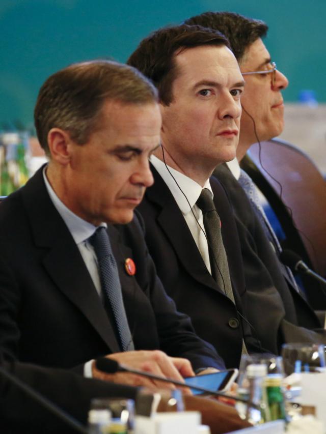 Британскую делегацию на саммите G20 в Шанхае возглавляют министр финансов Джордж Осборн (в центре) и глава Банка Англии Марк Карни (слева)