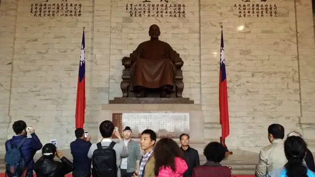 台湾：228前夕依旧尴尬的蒋介石铜像- BBC News 中文