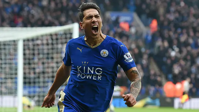 اويوا يحتفل بهدف الفوز الذي جاء في الدقيقة 89 من المباراة