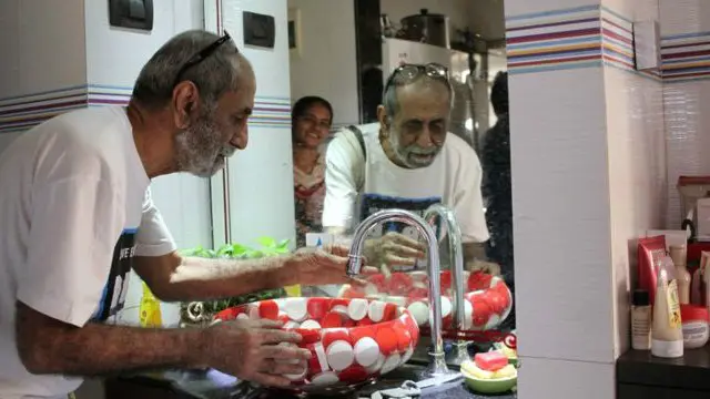 عابد سورتی تقریبا اسّی کتابوں کے مصنف ہیں، انہیں اس کے لیے قومی انعامات سے بھی نوازا جا چکا ہے، وہ مصور اور کارٹونسٹ بھی ہیں